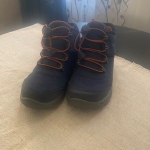 Boys size 2 Columbia boots